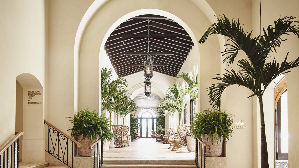 Four Seasons Hotel at The Surf Club - Photo 2