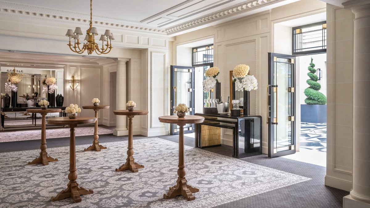 Four Seasons Hotel George V, Paris - Photo 2