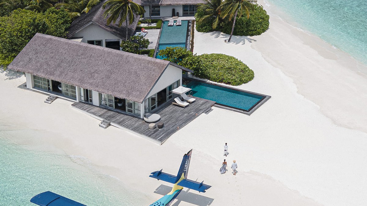 Four Seasons Resort Maldives at Landaa Giraavaru - Photo 1